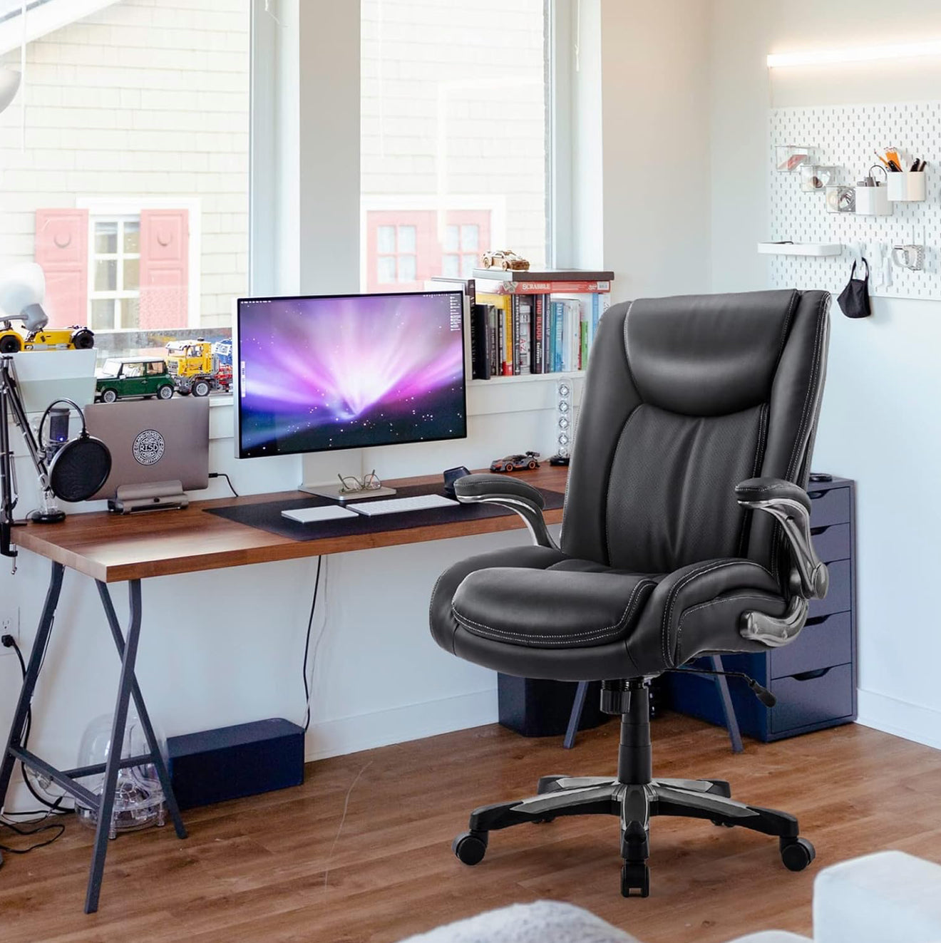 COLAMY XXL Bürostuhl 181 kg Tragkraft – Hochlehner Chefsessel mit klappbaren Armlehnen, Synchronmechanik, 58 cm extra breitem Sitz, ergonomischer Lordosenstütze & atmungsaktivem Kunstleder – Schwarz