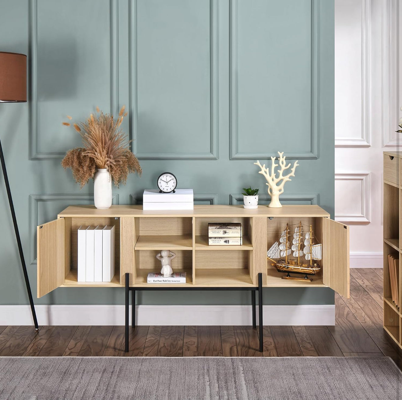TV-Schrank 140 cm – Eichenoptik, Metallfüße, geeignet für Fernseher bis 65 Zoll – modernes Sideboard mit Türen und offenen Ablagen