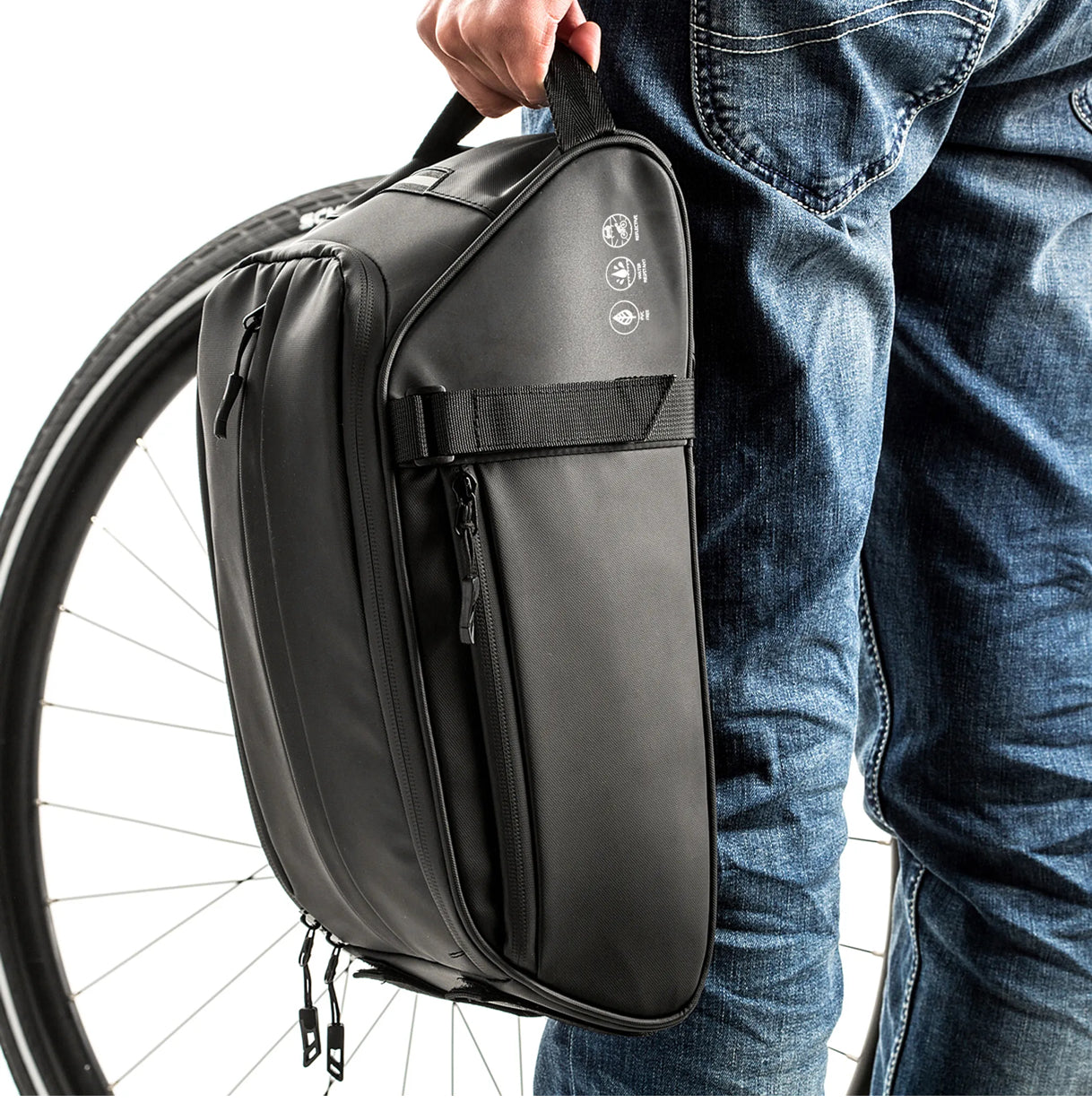 🚲
Wasserdichte Fahrrad-Hecktasche – 12 L Gepäckträgertasche mit Regenhülle, Reflektoren & Flaschenfach, 3-in-1 Schulter-, Hand- & Gepäckträgertasche für MTB, E-Bike & Cityrad