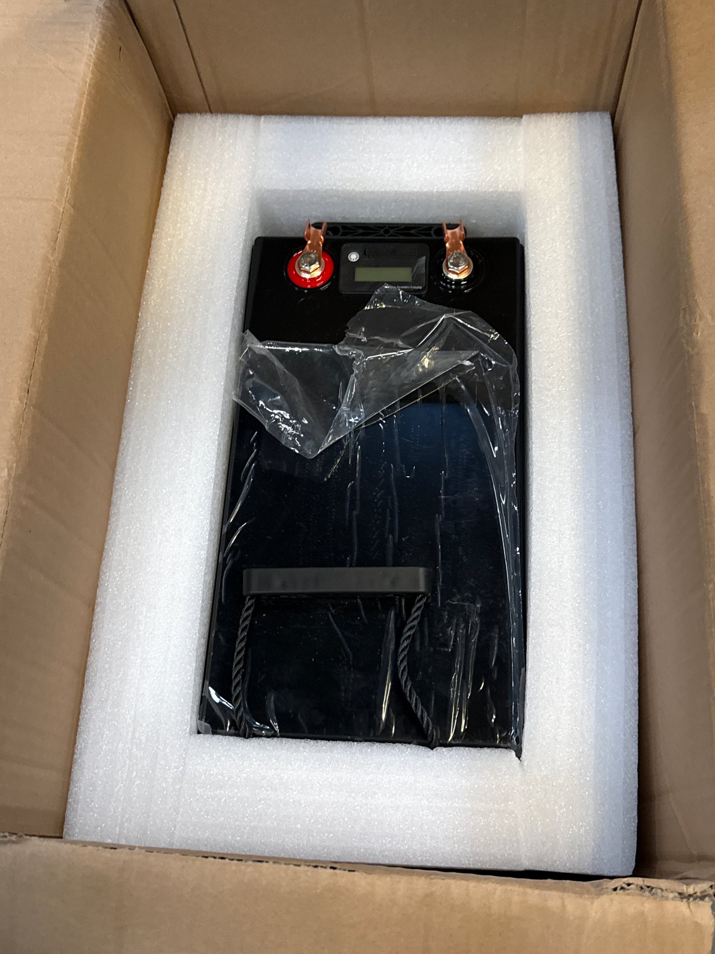 12V 310Ah LiFePO4 Akku mit Display für Solar Systeme
