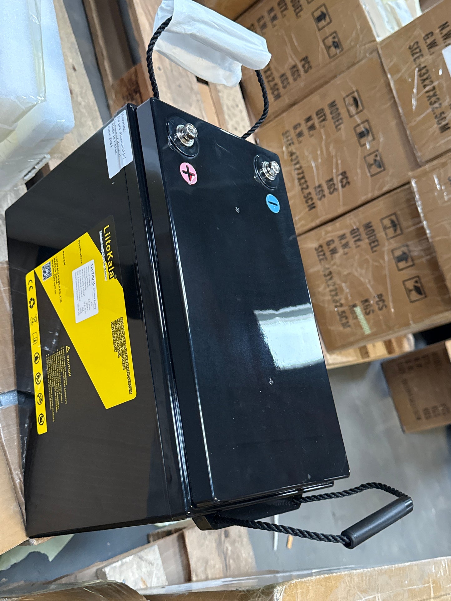 12V 200Ah LiFePO4 Akku mit BMS für Solar & Speicher