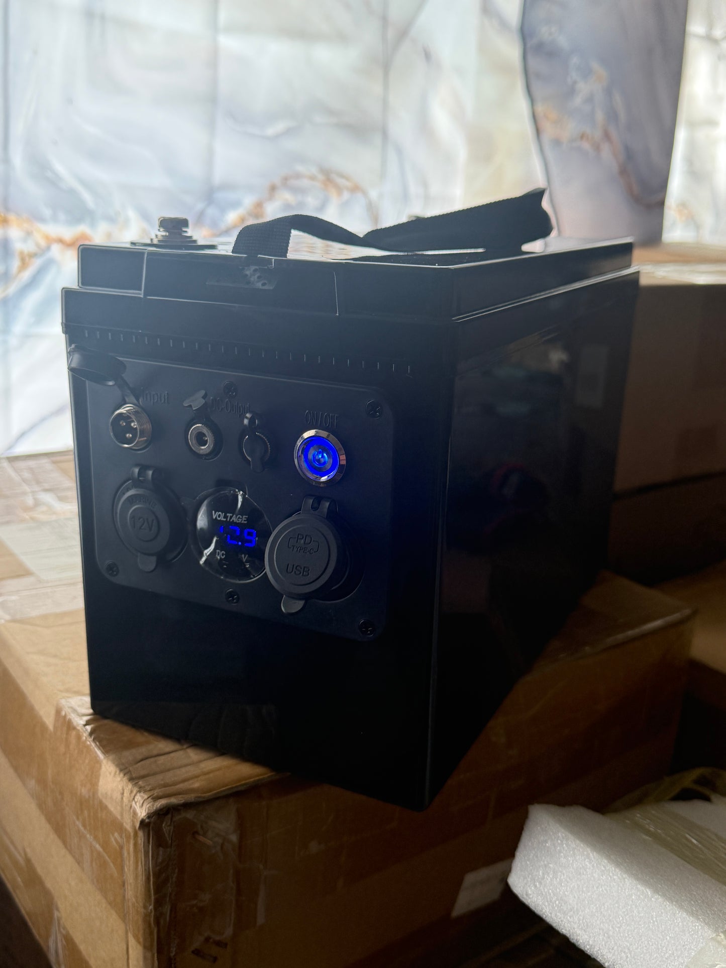 12,8V 150Ah LiFePO4 Batterie mit USB, PD, QC & LED Display