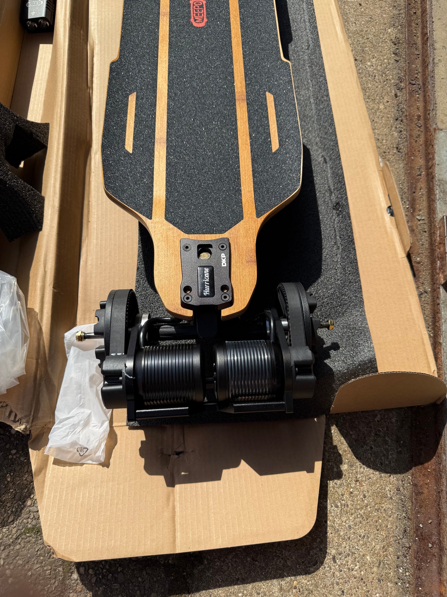 Elektro Skateboard – Meepo Hurricane Bamboo Pro – Neu – 56 km/h – 725Wh – AT Wheels – High-End Board
