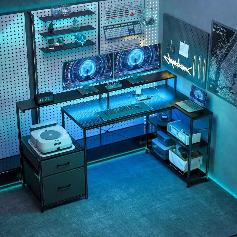L-förmiger Gaming-Schreibtisch mit LED, Steckdosen & Monitorablage