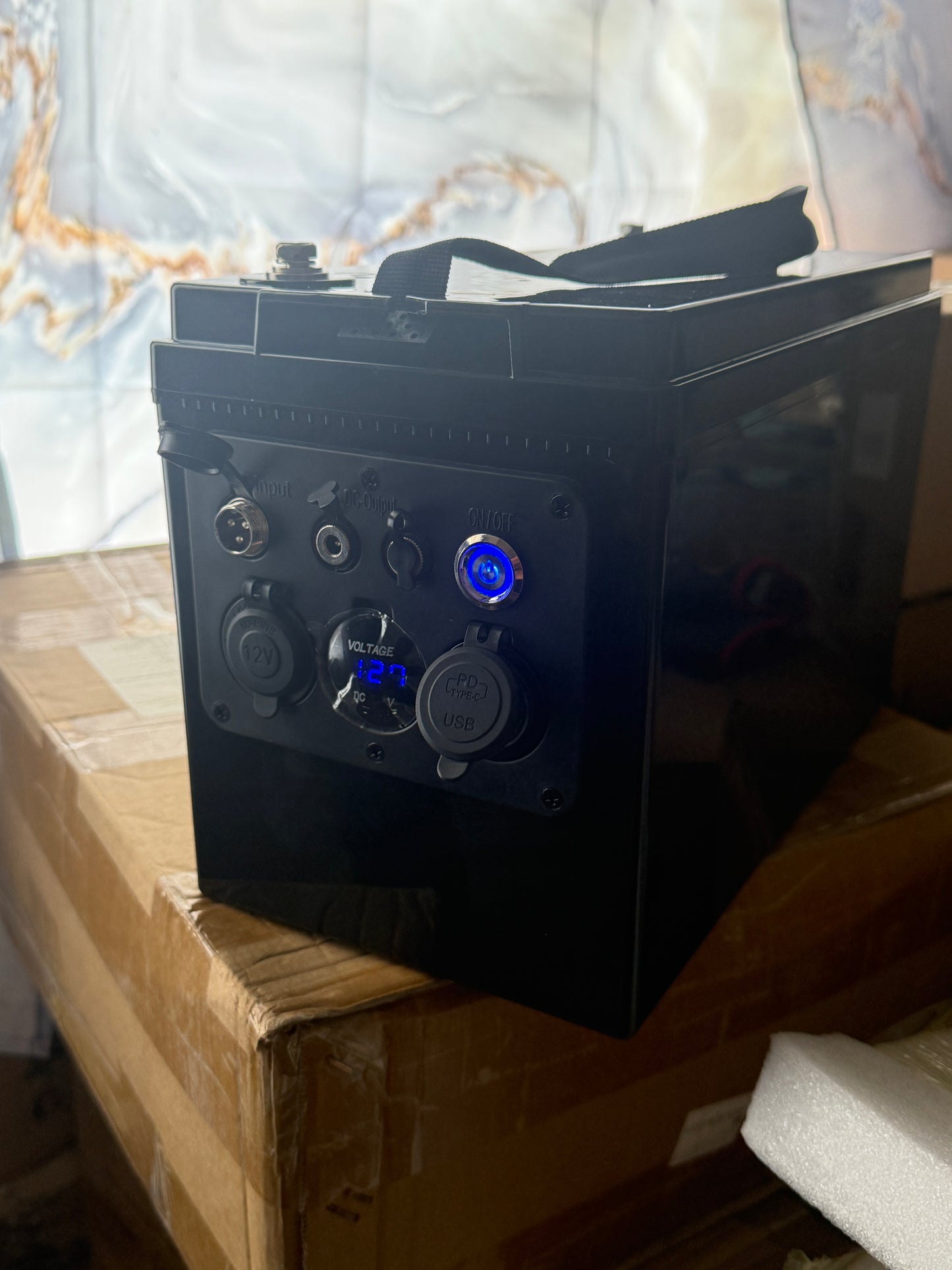 12,8V 150Ah LiFePO4 Batterie mit USB, PD, QC & LED Display